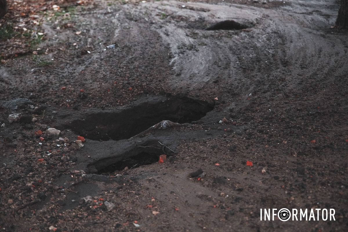 В Днепре на проспекте Науки образовались искусственные "озера" из-за прорыва: на месте работает "Днепропроводоканал" 6