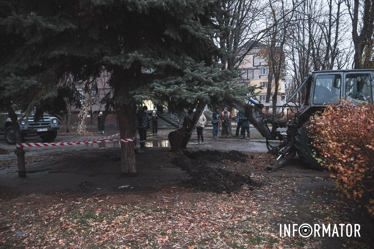 В Днепре на проспекте Науки образовались искусственные "озера" из-за прорыва: на месте работает "Днепропроводоканал" 12
