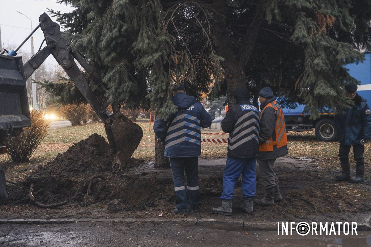 В Днепре на проспекте Науки образовались искусственные "озера" из-за прорыва: на месте работает "Днепропроводоканал" 13