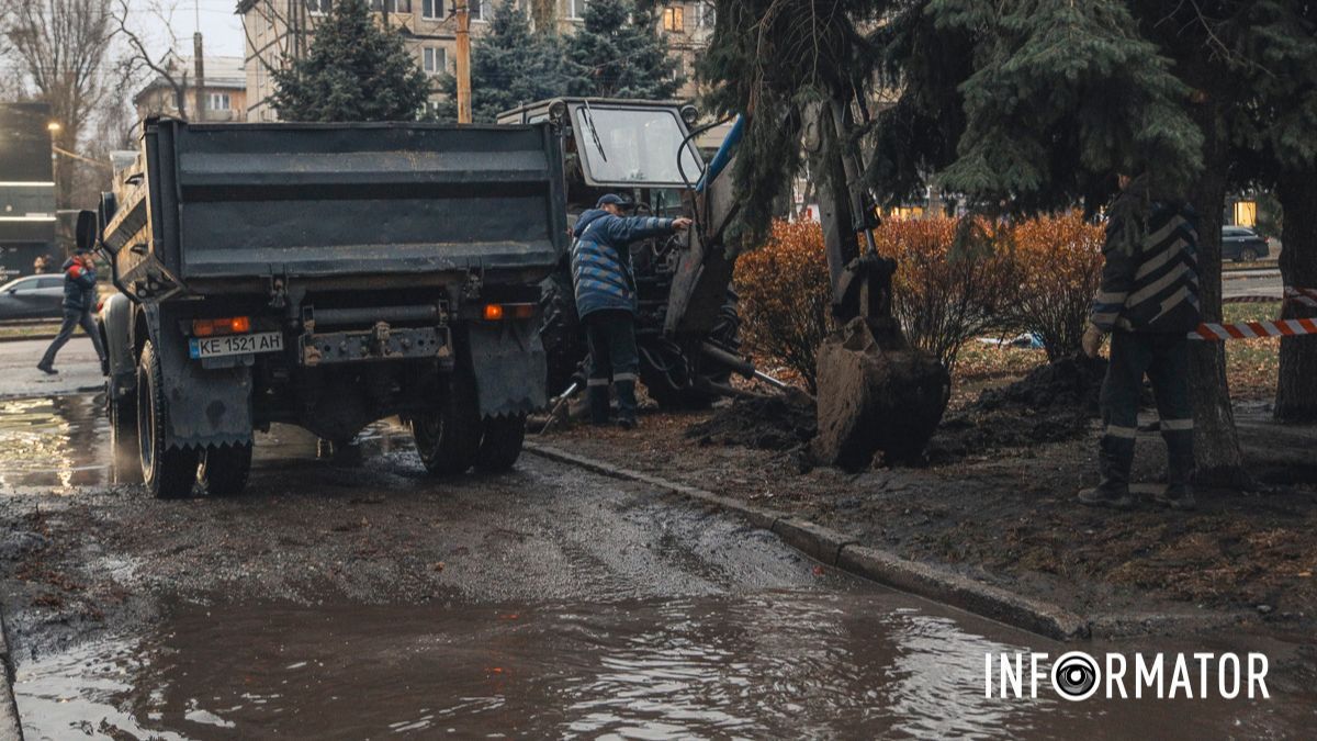 В Днепре на проспекте Науки образовались искусственные "озера" из-за прорыва: на месте работает "Дніпроводоканал"