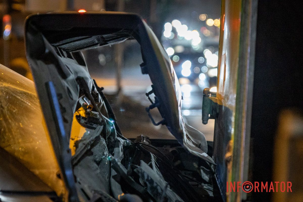 Рух не ускладнено У Дніпрі на Святослава Хороброго Audi в'їхала під вантажний Mercedes 9