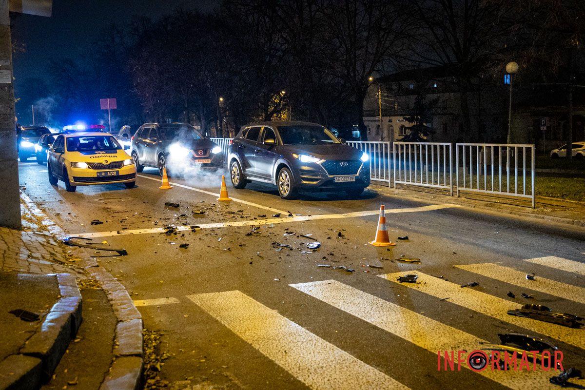 Рух не ускладнено У Дніпрі на Святослава Хороброго Audi в'їхала під вантажний Mercedes 10