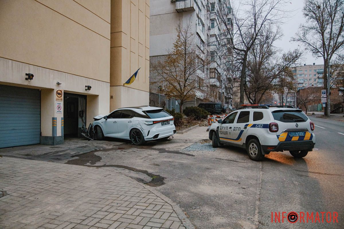 В четверг, 28 ноября, на улице Паторжинского, в районе перекрестка с улицей Лукьяненко, произошла авария