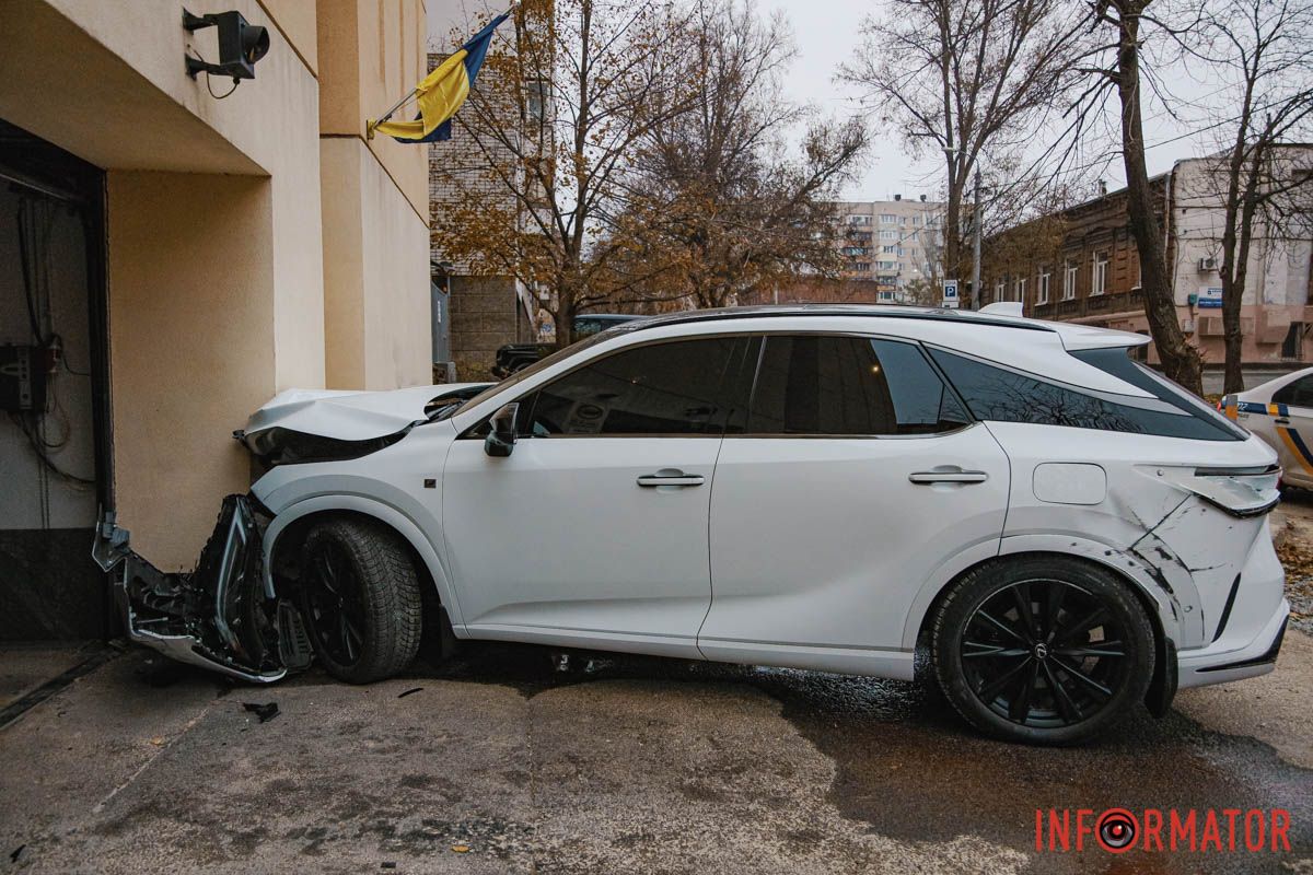 На место происшествия приехали правоохранители