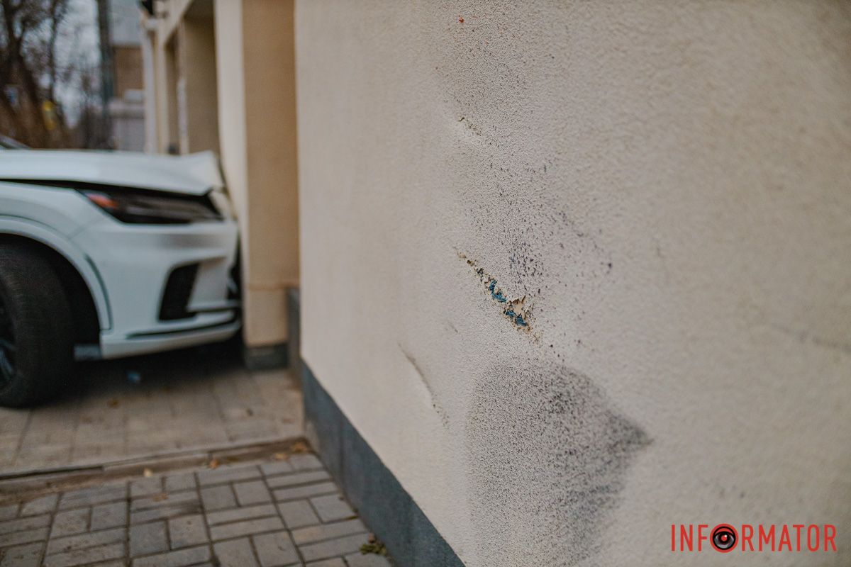 Повреждение на стене