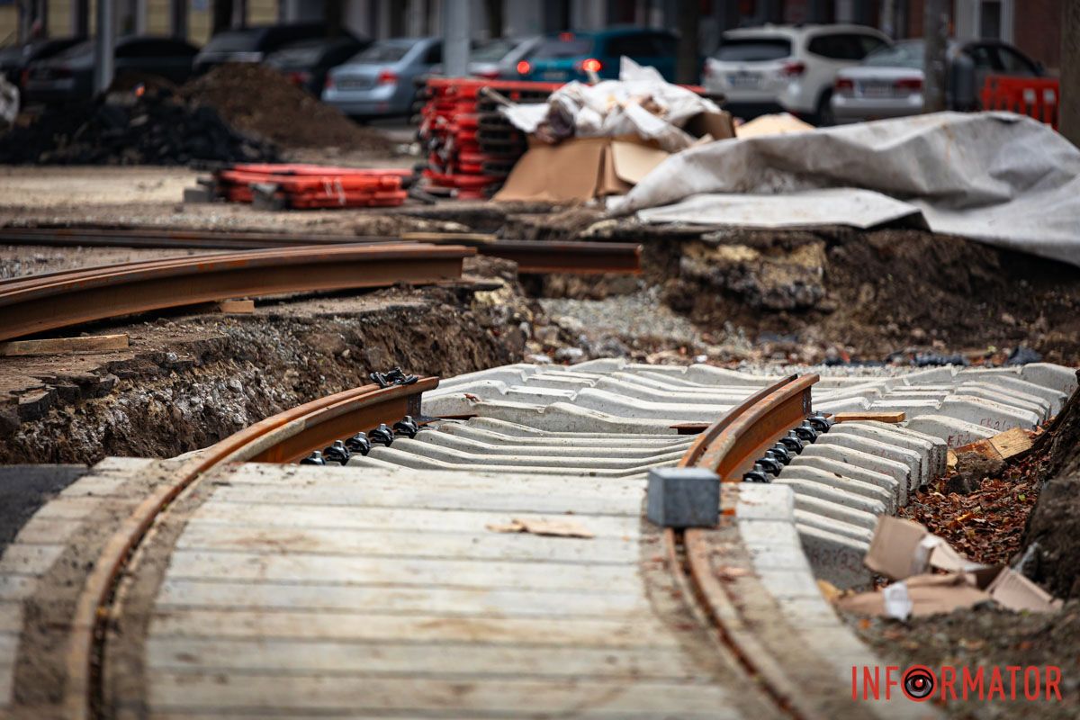 Вкладывают венские платформы