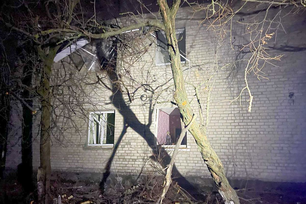 Будівля повністю без вікон Будівля повністю без вікон