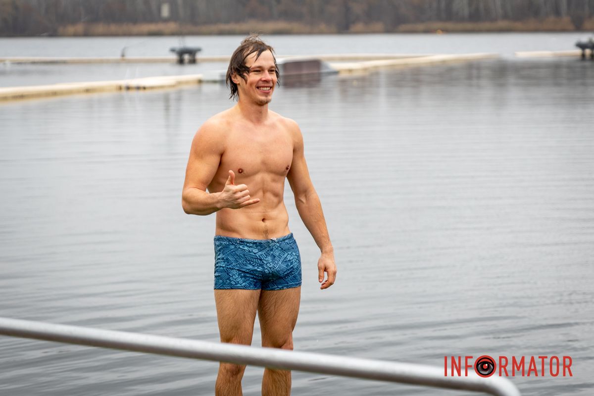 Не лякає навіть крижана вода