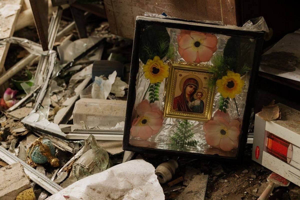 Місцеві жителі відразу прибігли на допомогу одне одному та від самого ранку 1 грудня почали розбирати завали Місцеві жителі відразу прибігли на допомогу одне одному та від самого ранку 1 грудня почали розбирати завали