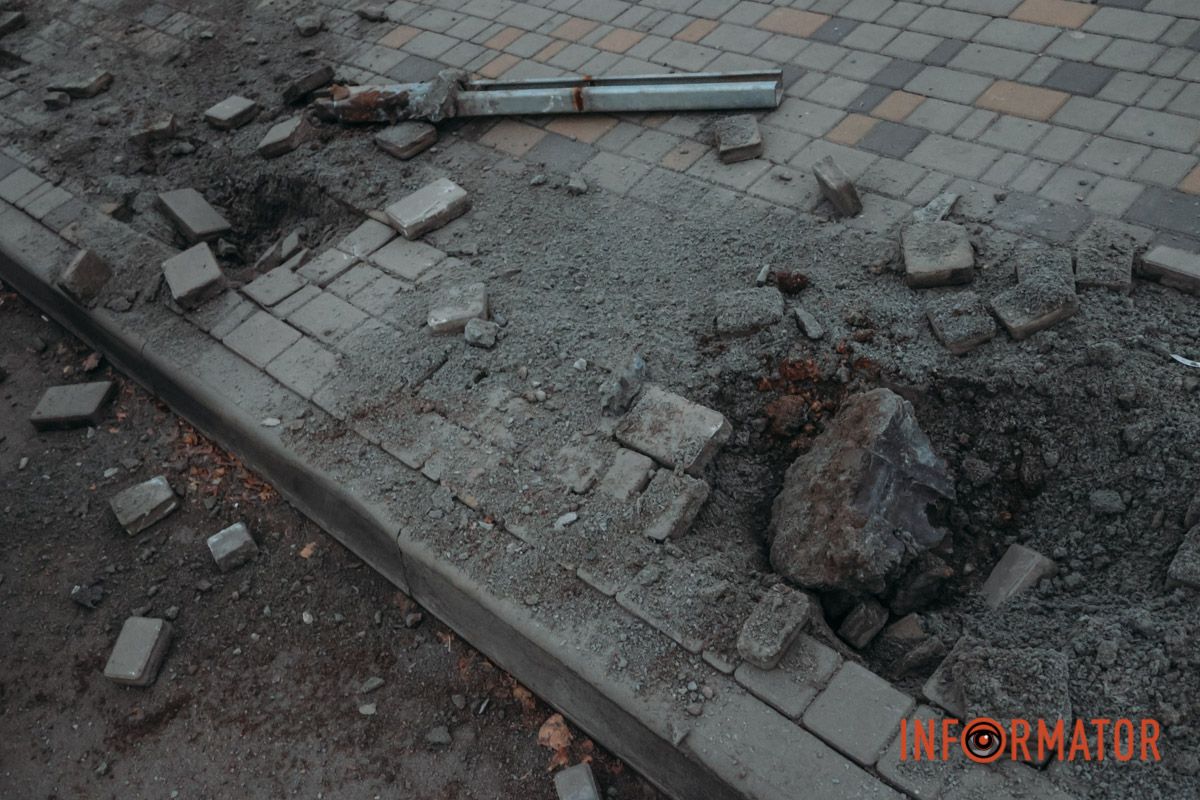 У Дніпрі на Слобожанському проспекті біля автостанції Audi влетів у відбійник: є постраждалий 4