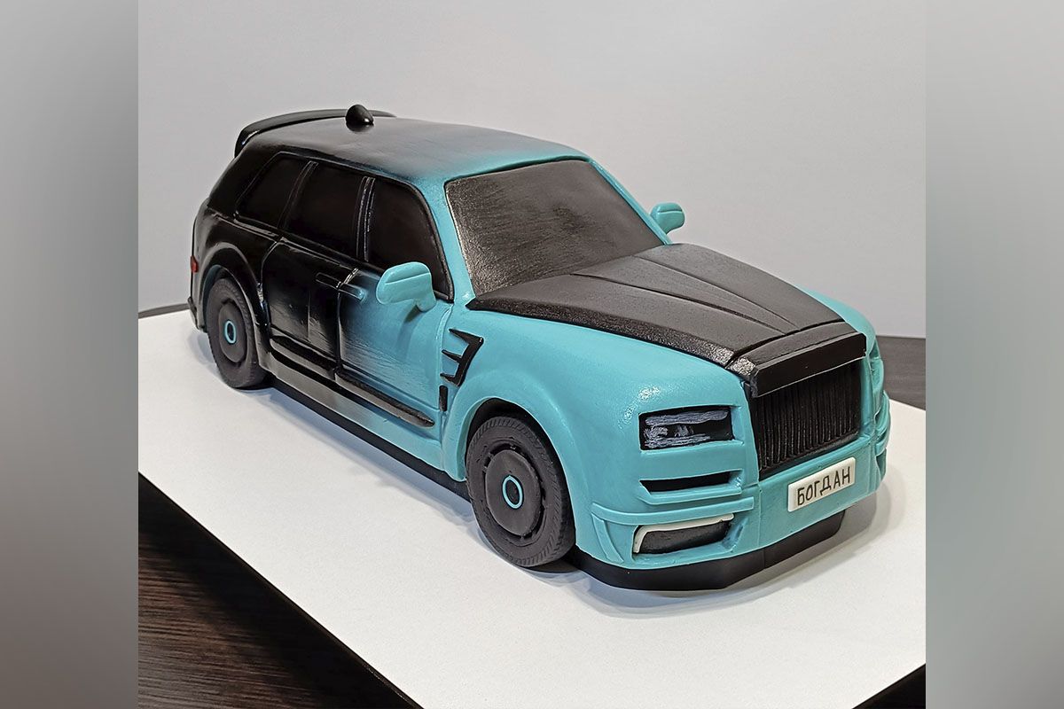 Сейчас мужчина изготовил торт в виде Rolls-Royce Cullinan Сейчас мужчина изготовил торт в виде Rolls-Royce Cullinan