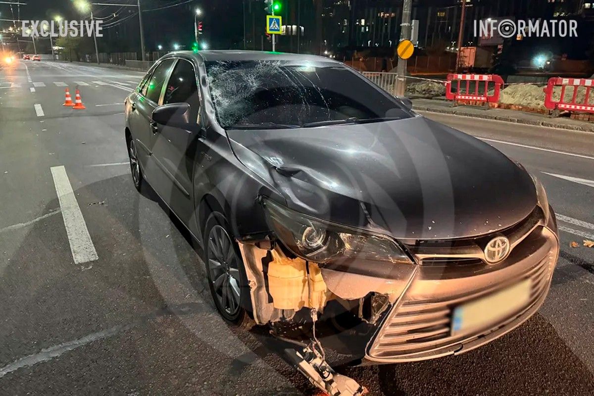 Toyota, яка збила підлітків на Січеславській Набережній