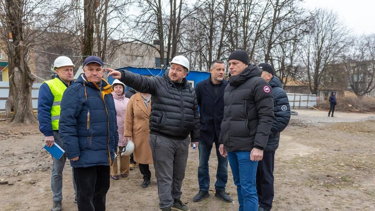 В Каменском проводят капитальный ремонт старейшего учебного заведения города