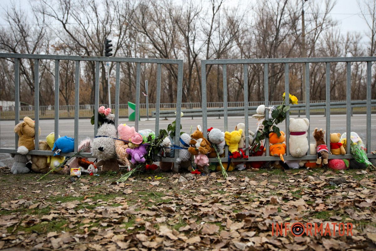 10-летняя девочка погибла на месте, еще две девочки и двое взрослых из Ford попали в больницу 10-летняя девочка погибла на месте, еще две девочки и двое взрослых из Ford попали в больницу