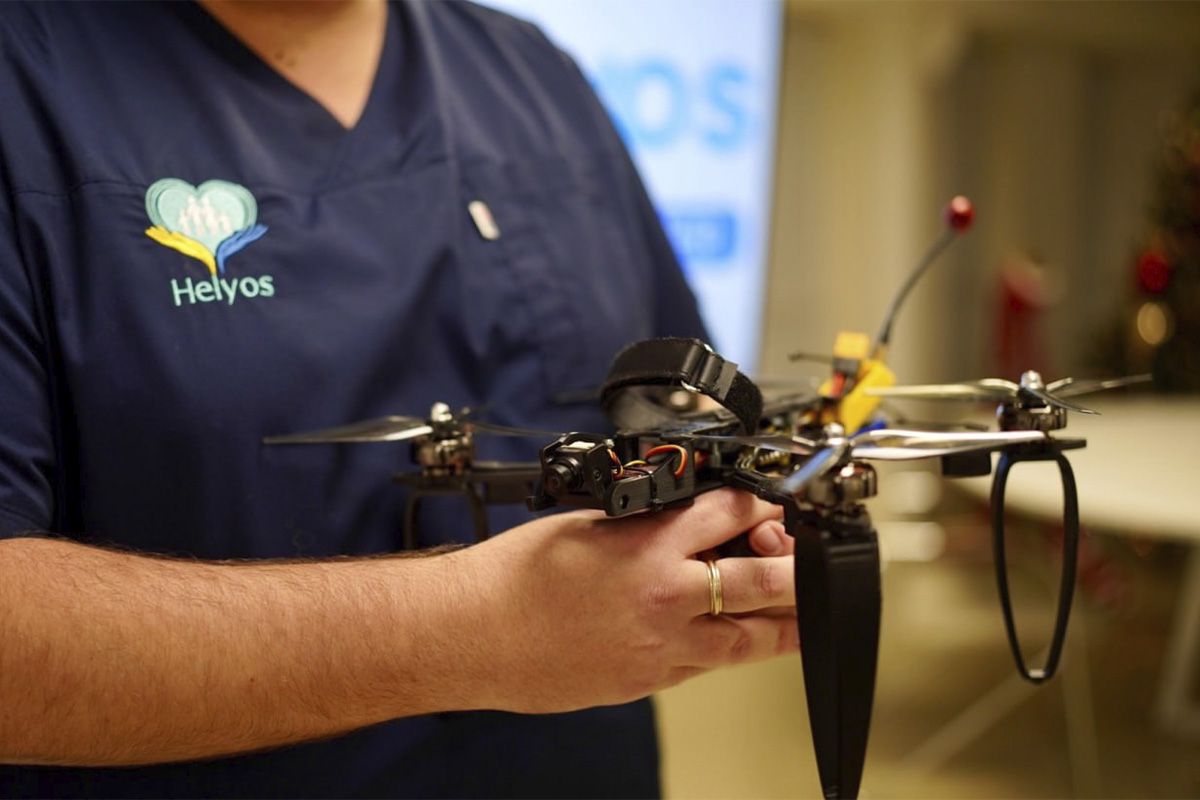 Учреждение передало Защитникам дроны Генерал-майор Александр Нестеренко поздравил медицинский центр