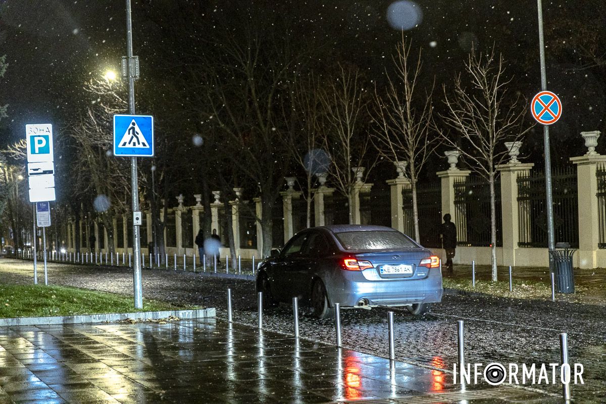 Не забудьте оставить под подушкой вкуснятина: в Днепре накануне Дня святого Николая пошел снег 4