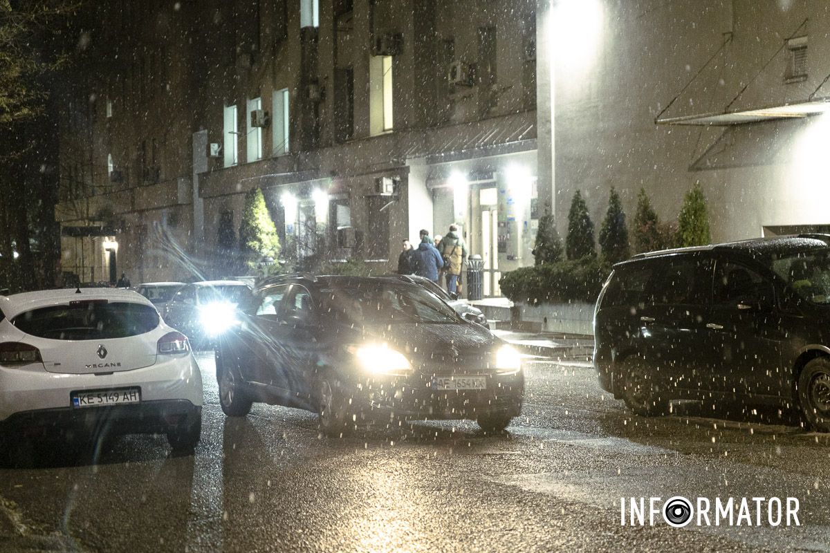 Не забудьте оставить под подушкой вкуснятина: в Днепре накануне Дня святого Николая пошел снег 8