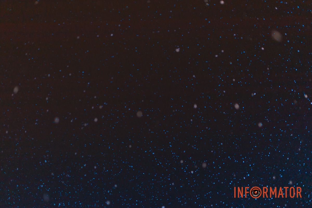 Не забудьте оставить под подушкой вкуснятина: в Днепре накануне Дня святого Николая пошел снег 11