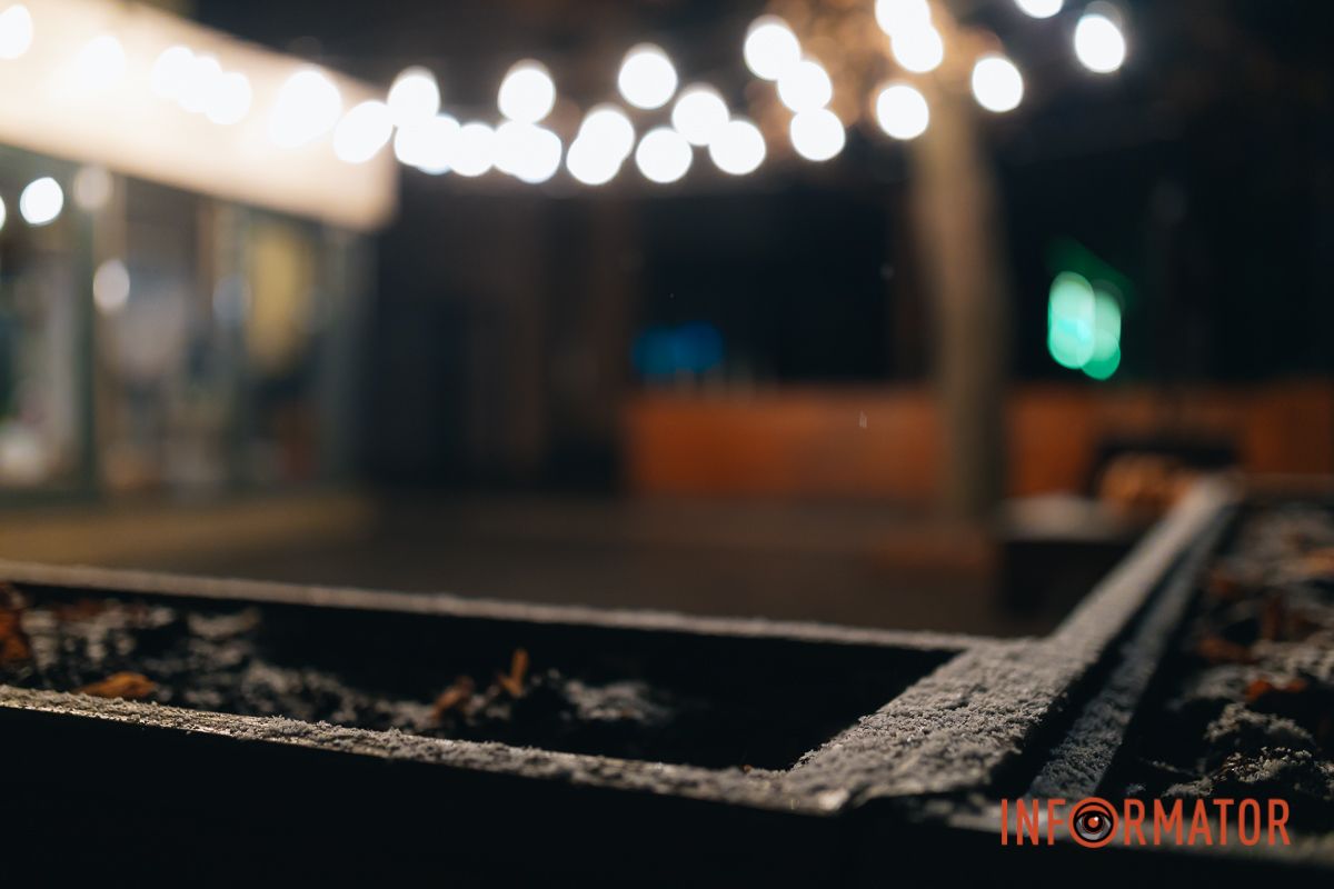 Не забудьте оставить под подушкой вкуснятина: в Днепре накануне Дня святого Николая пошел снег 19