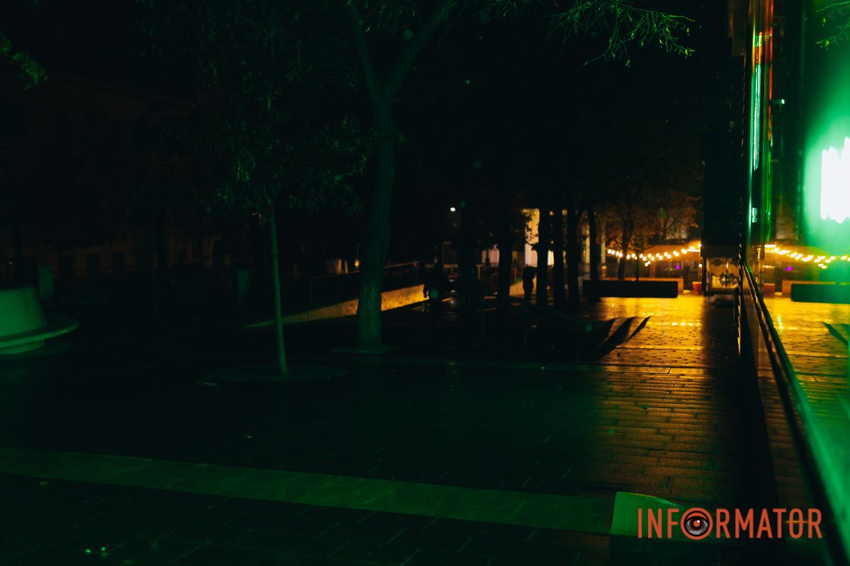 Не забудьте оставить под подушкой вкуснятина: в Днепре накануне Дня святого Николая пошел снег 25