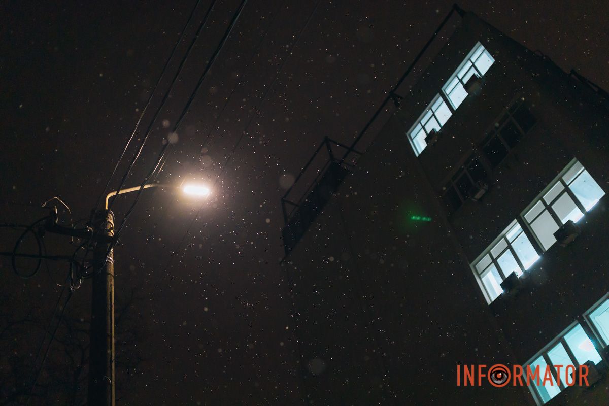 Не забудьте оставить под подушкой вкуснятина: в Днепре накануне Дня святого Николая пошел снег 26