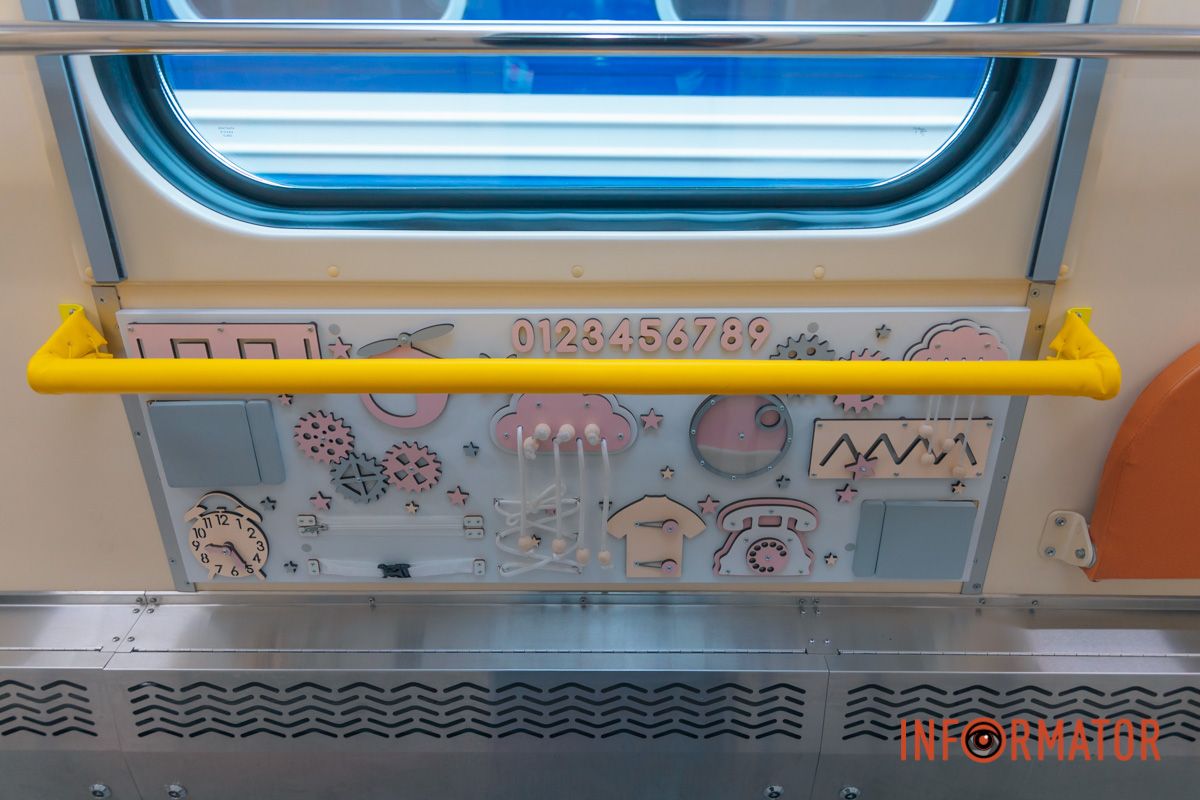 Уже вирушив з першими пасажирами до туристичних колисок України: у Дніпрі презентували дитячий вагон 10