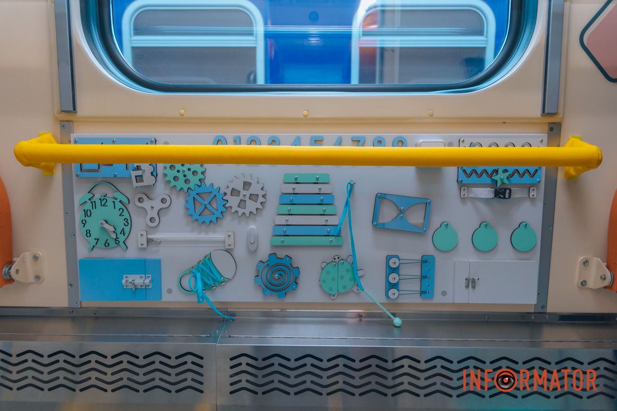 Уже вирушив з першими пасажирами до туристичних колисок України: у Дніпрі презентували дитячий вагон 7