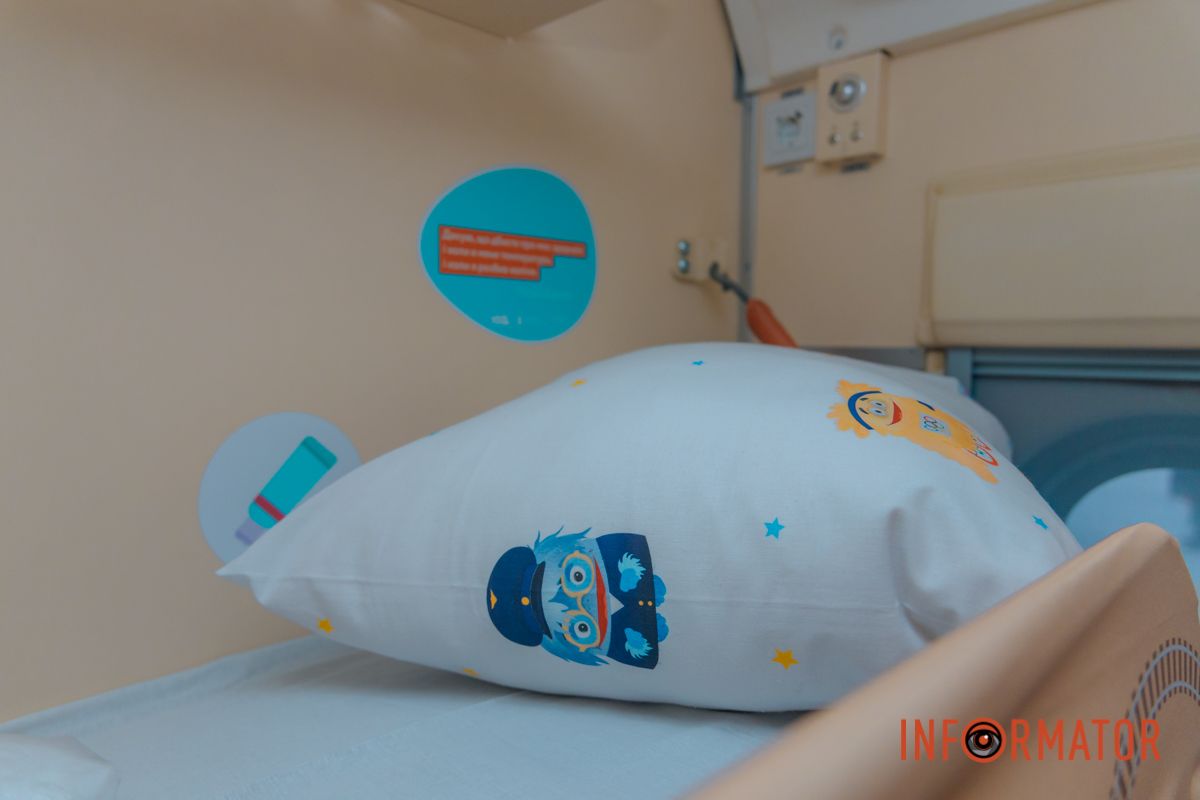 Уже вирушив з першими пасажирами до туристичних колисок України: у Дніпрі презентували дитячий вагон 5