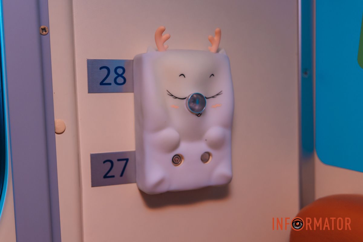 Уже вирушив з першими пасажирами до туристичних колисок України: у Дніпрі презентували дитячий вагон 18