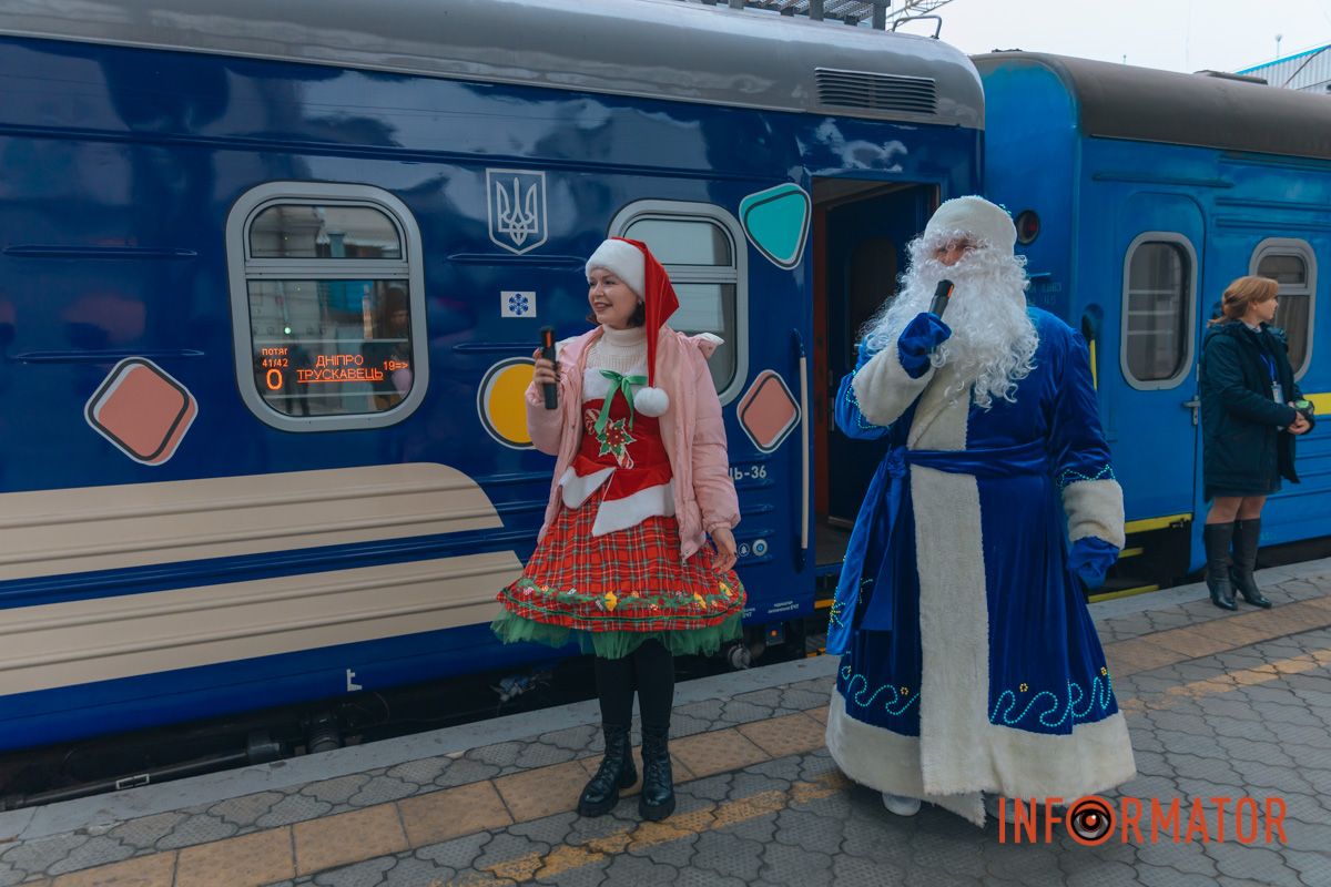 Уже вирушив з першими пасажирами до туристичних колисок України: у Дніпрі презентували дитячий вагон 27