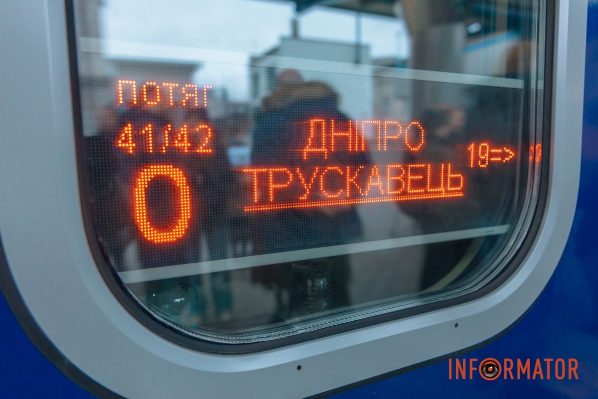 Уже вирушив з першими пасажирами до туристичних колисок України: у Дніпрі презентували дитячий вагон 31