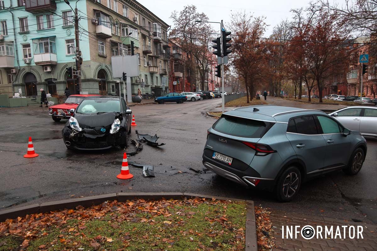 Обломки разбросало по дороге