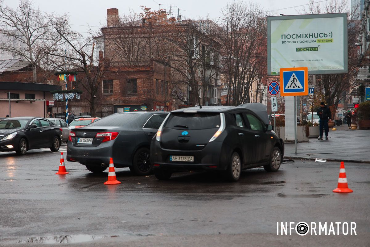 Автомобілі отримали сильні пошкодження Автомобілі отримали сильні пошкодження