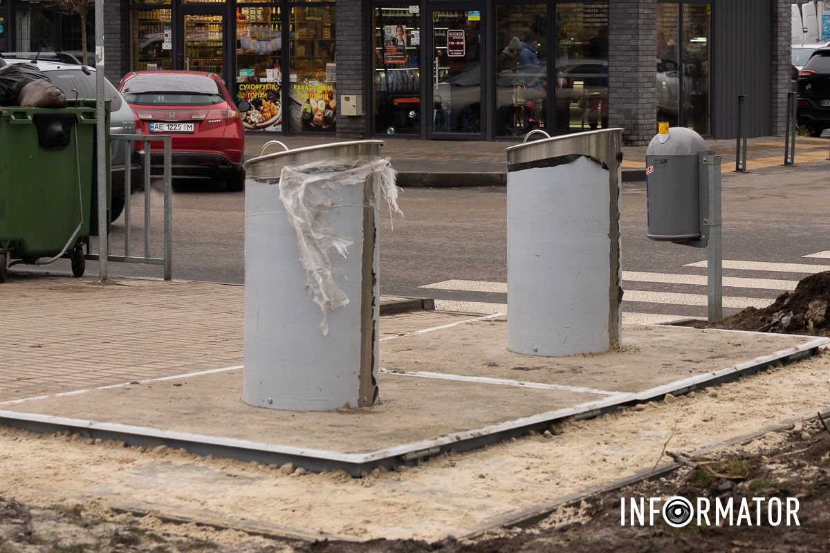 Такі конструкції можуть вміщувати об’єм сміття з 5 звичайних баків