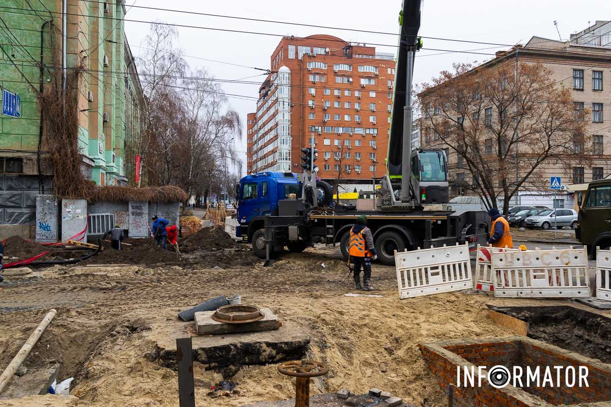 В настоящее время на участке установили специальное ограждение, В Днепре на улице Князя Владимира Великого завершили ремонт коллектора 4