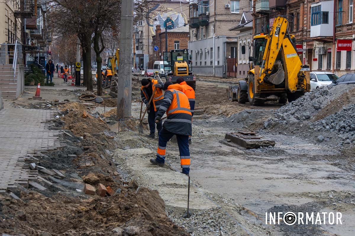 Работают В Днепре на улице Князя Владимира Великого завершили ремонт коллектора 11