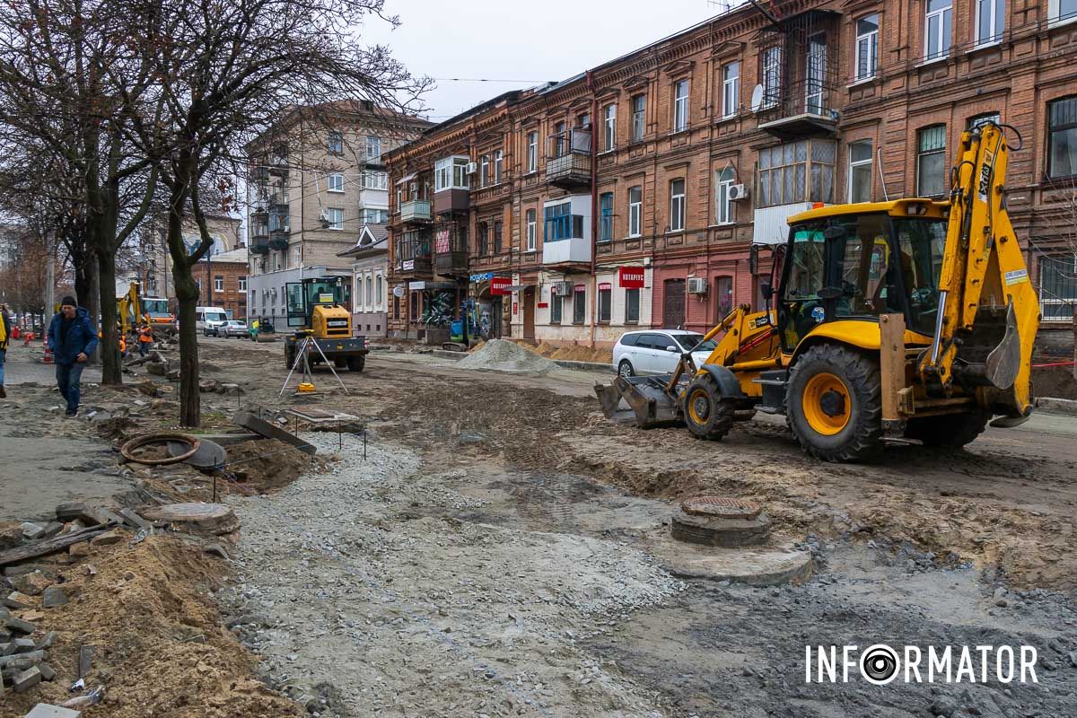 Кроме того, на участке должны обустроить сплошную зеленую зону, поднять проезды, организовать велодвижение В Днепре на улице Князя Владимира Великого завершили ремонт коллектора 8