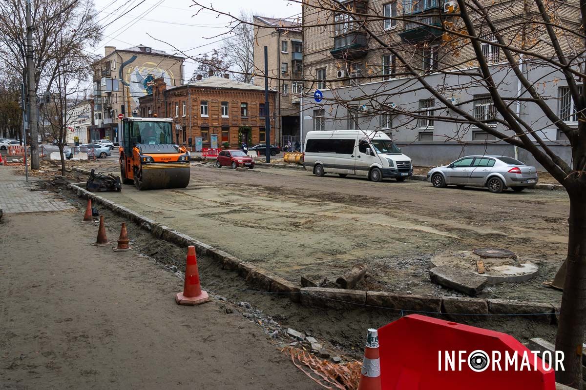 Теперь должны восстановить проезжую часть и тротуары В Днепре на улице Князя Владимира Великого завершили ремонт коллектора 7
