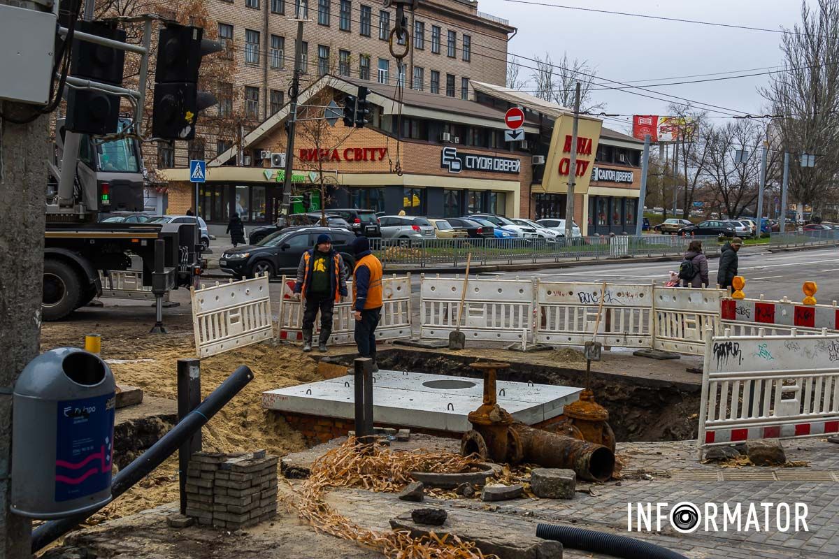 Когда откроют участок для проезда - неизвестно В Днепре на улице Князя Владимира Великого завершили ремонт коллектора 14
