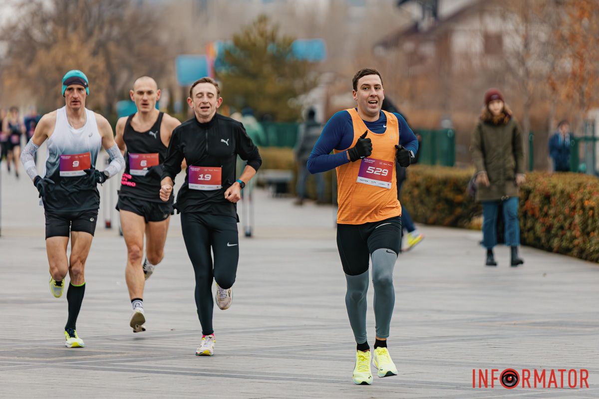 У Дніпрі 8 грудня пройшов традиційний благодійний забіг Миколайчиків 12