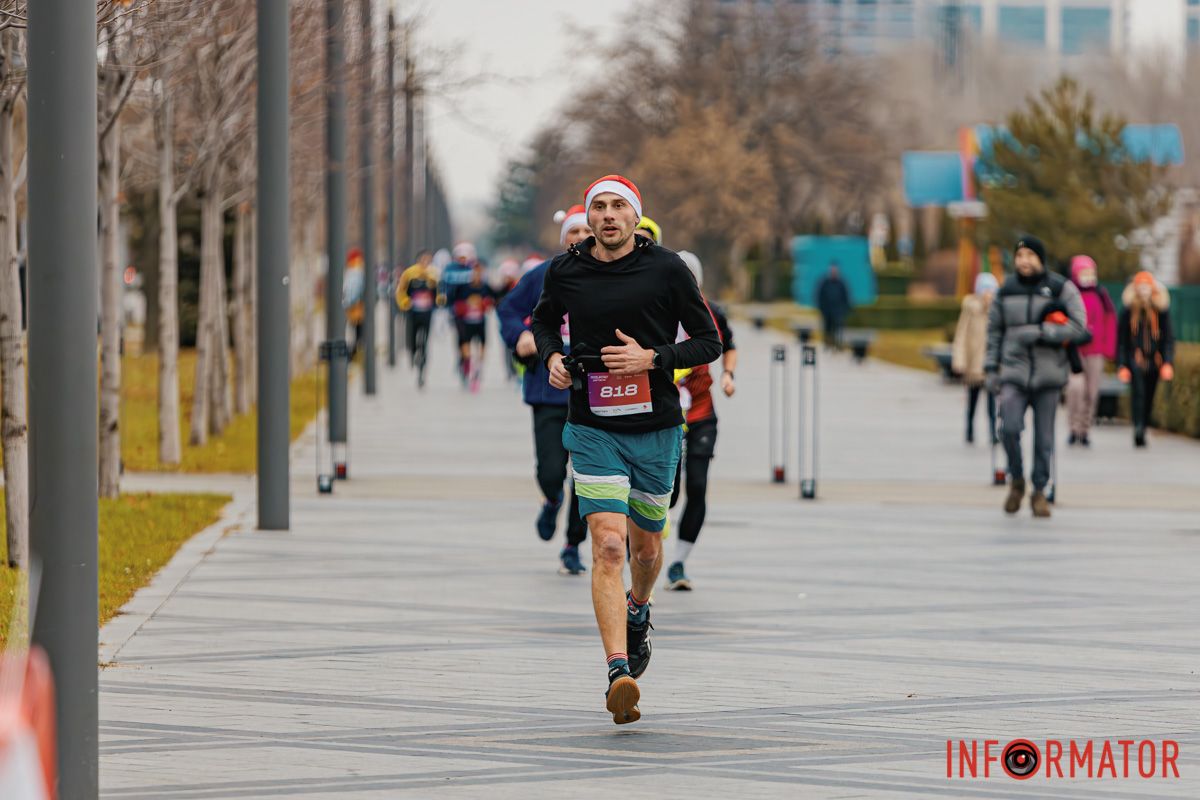 У Дніпрі 8 грудня пройшов традиційний благодійний забіг Миколайчиків 44