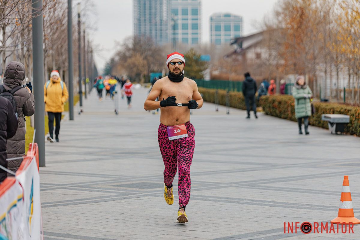 У Дніпрі 8 грудня пройшов традиційний благодійний забіг Миколайчиків 32