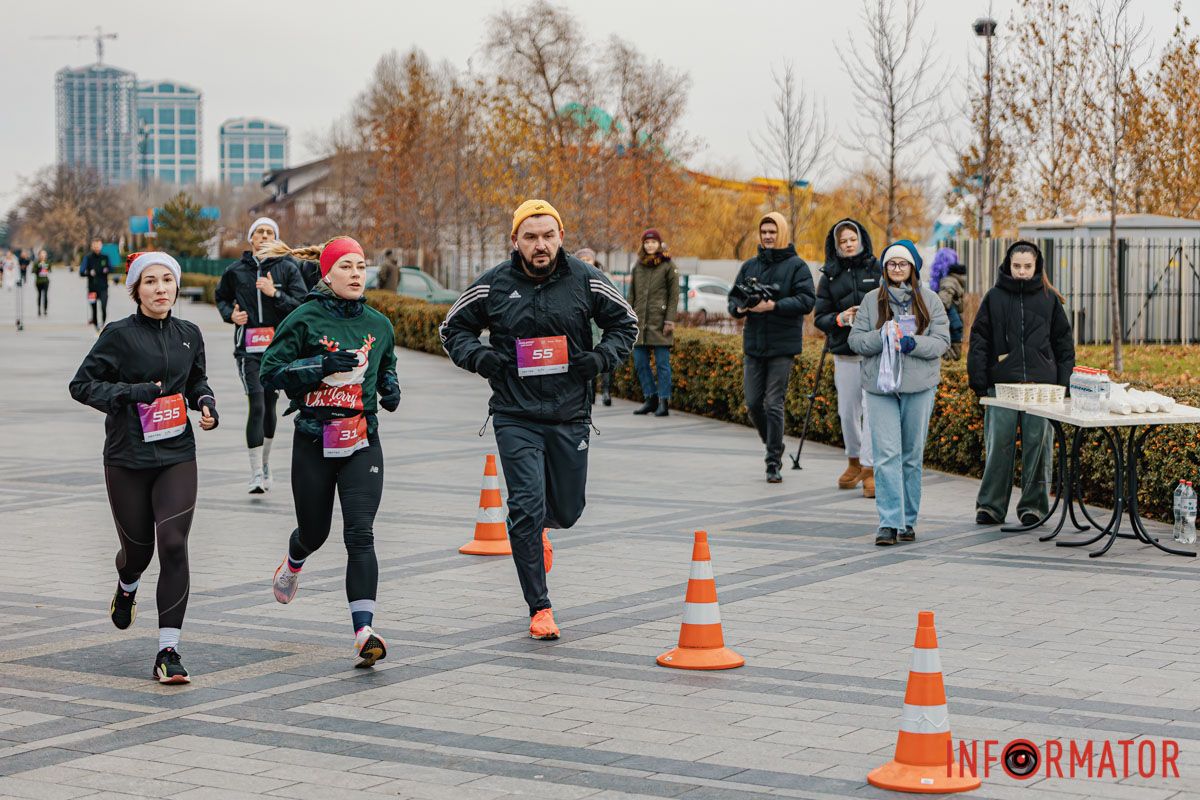 У Дніпрі 8 грудня пройшов традиційний благодійний забіг Миколайчиків 30