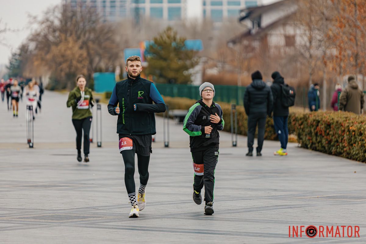 У Дніпрі 8 грудня пройшов традиційний благодійний забіг Миколайчиків 27