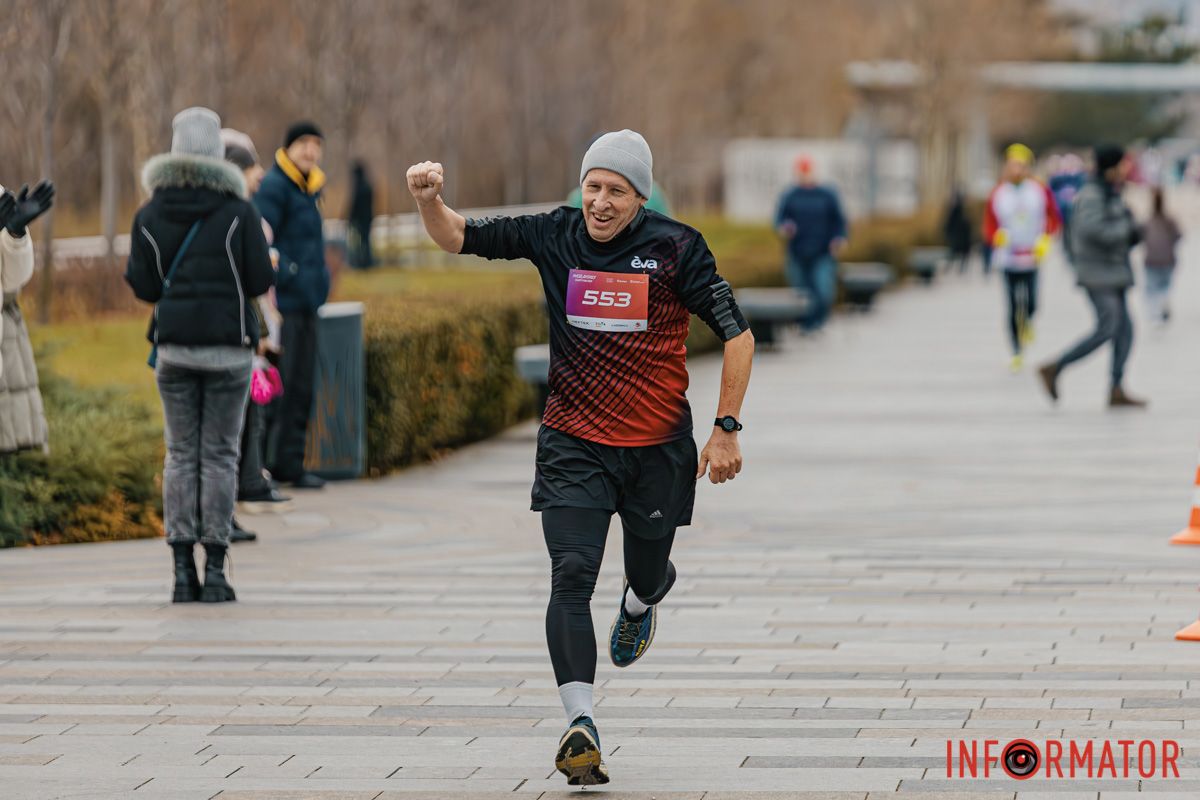 У Дніпрі 8 грудня пройшов традиційний благодійний забіг Миколайчиків 52