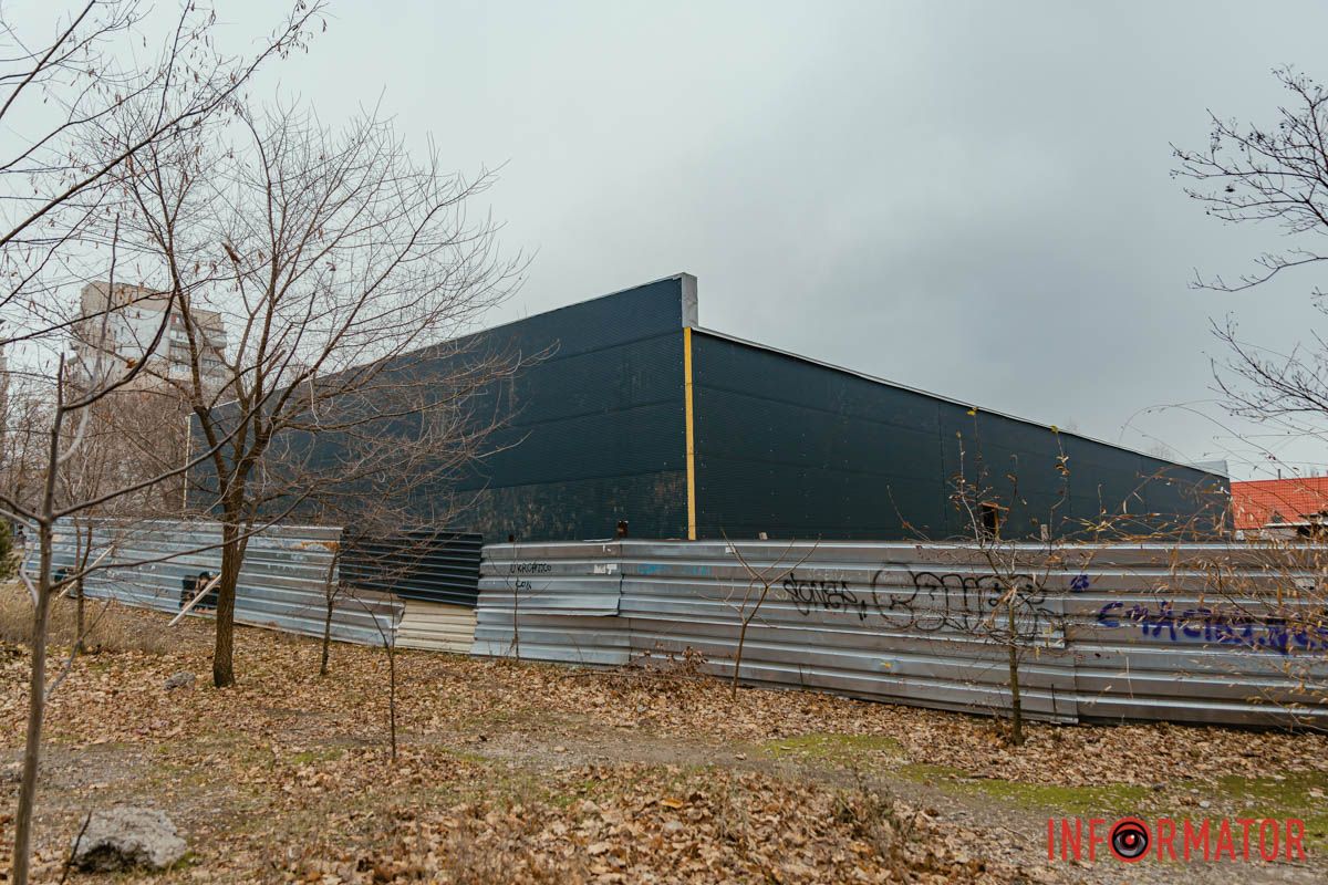 На жилом массиве Тополь-2 строится многофункциональный комплекс