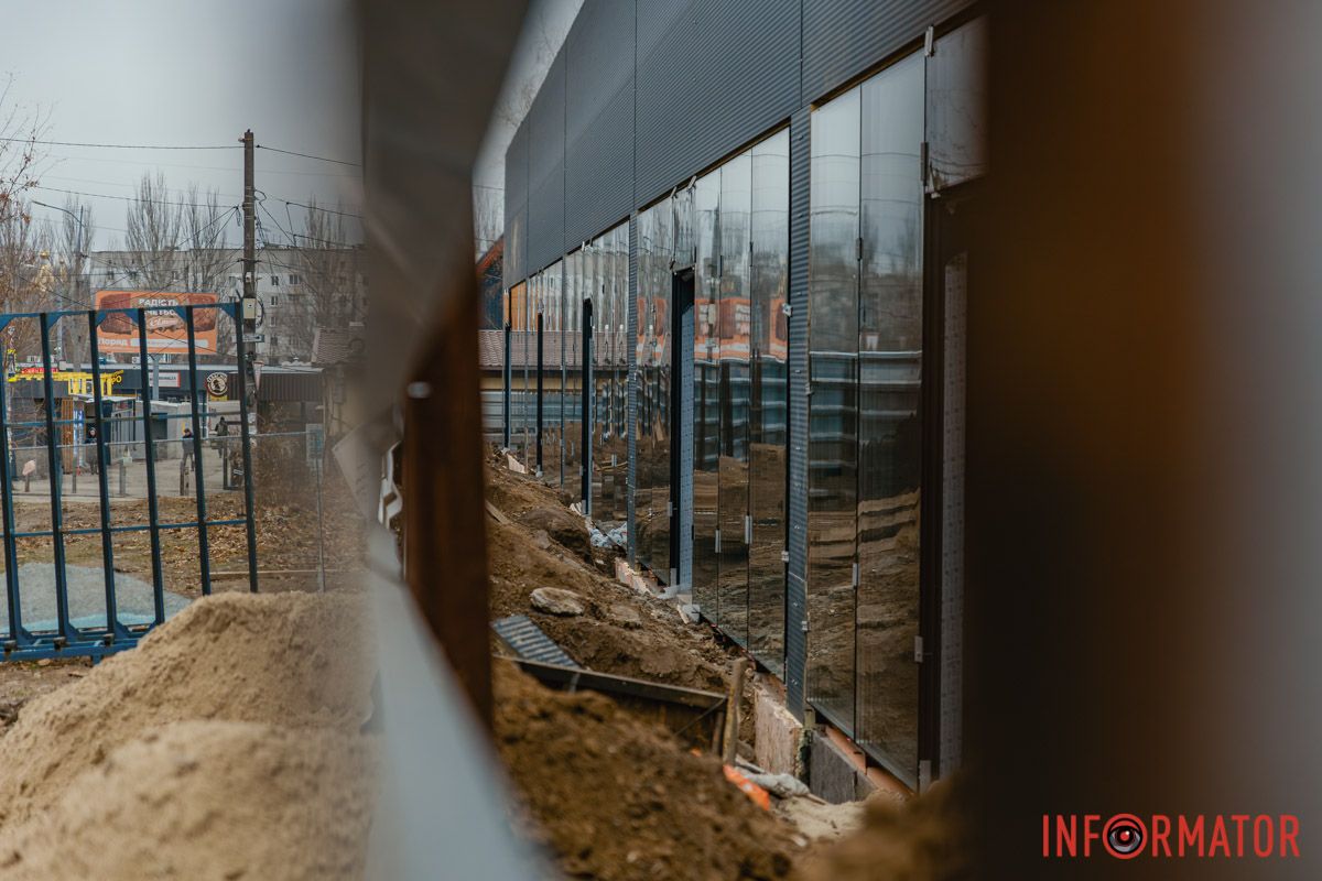 Происходящее за забором