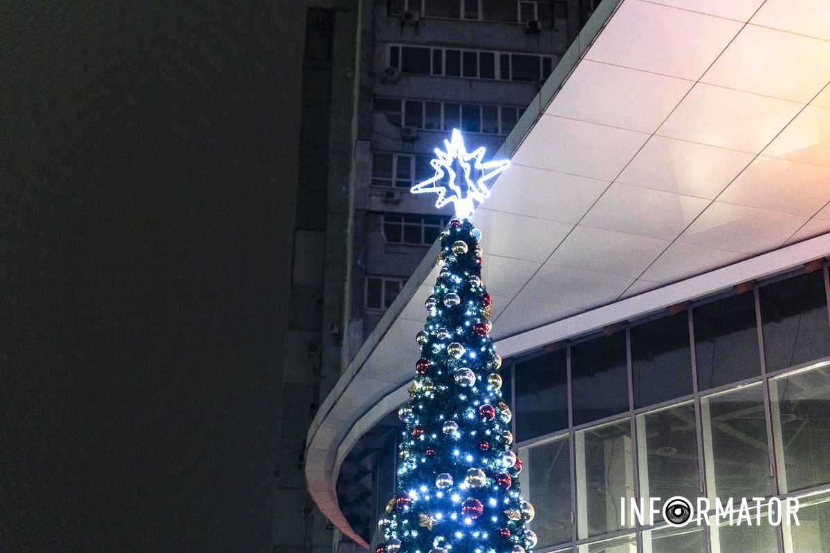 Свято наближається: де у Дніпрі засяяли ще дві ялинки та як вони виглядають 18