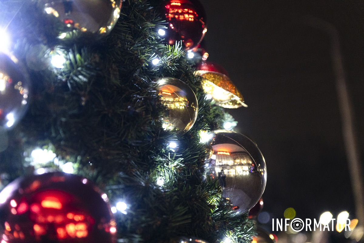 Свято наближається: де у Дніпрі засяяли ще дві ялинки та як вони виглядають 26