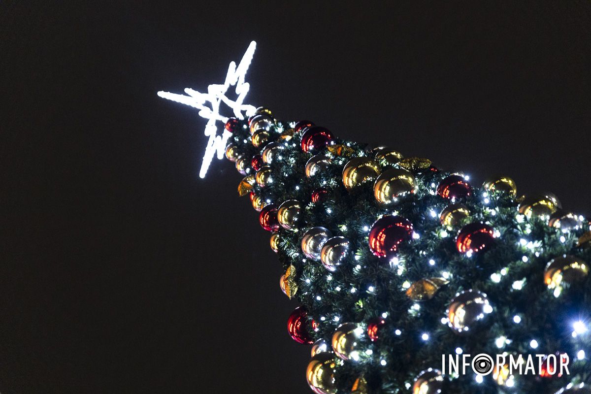 Свято наближається: де у Дніпрі засяяли ще дві ялинки та як вони виглядають 27